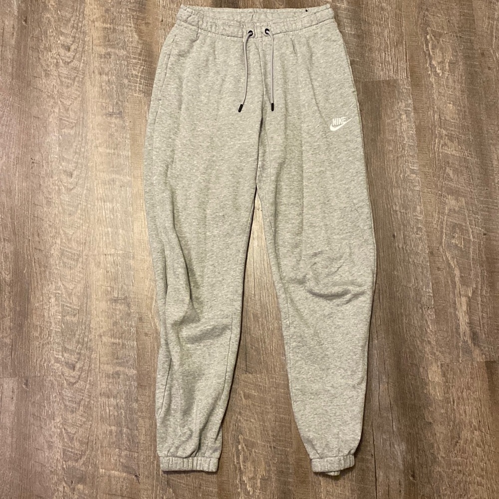 Women’s Nike Sweatpants (Size XS)